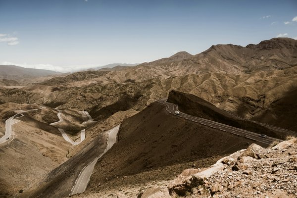Comment organiser une randonnée pour découvrir les montagnes de l'Atlas, Maroc?